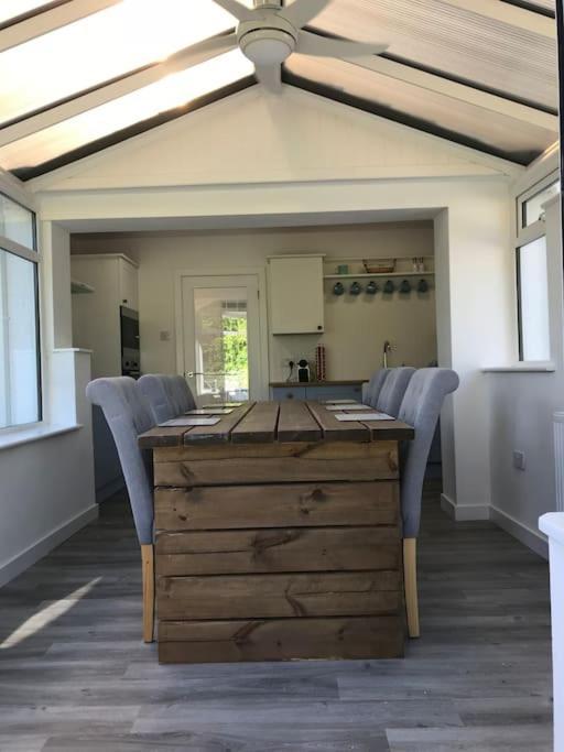 Perfect 4 Cpls & Families . Close To Everything Villa Pentraeth Bagian luar foto